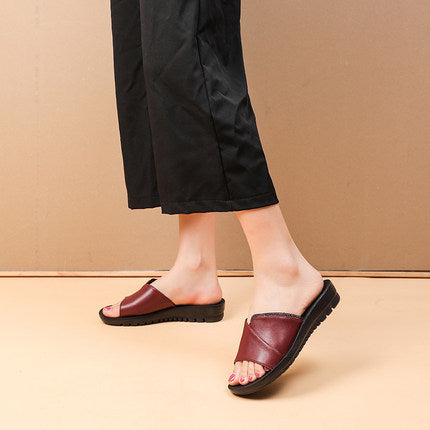 Wear Soft Bottom Non-slip Middle-aged Flat Bottom Middle-aged Sandals