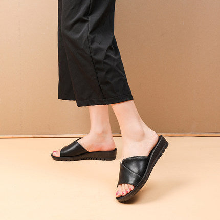 Wear Soft Bottom Non-slip Middle-aged Flat Bottom Middle-aged Sandals