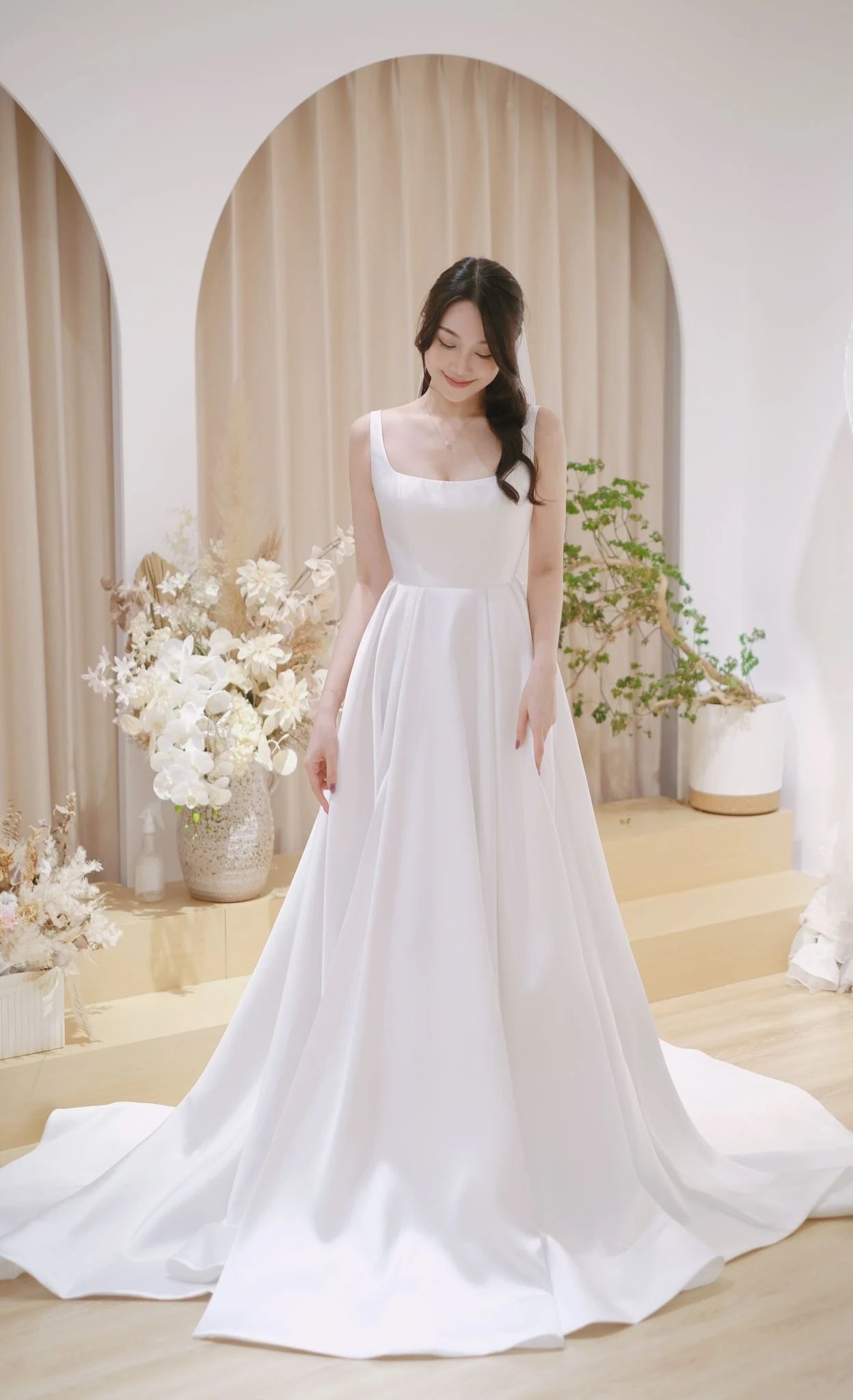 Factory Princess Vintage Short Feather Wedding Dresses Boat Neck Elegant Simple Satin Detachable Train Bridal Gown With Pockets