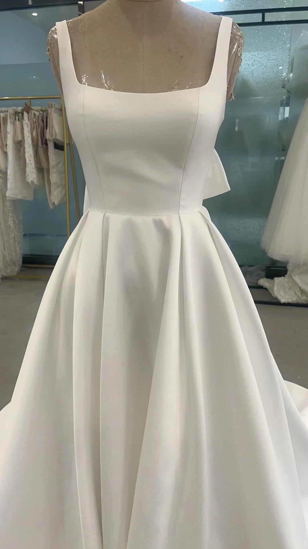 Factory Princess Vintage Short Feather Wedding Dresses Boat Neck Elegant Simple Satin Detachable Train Bridal Gown With Pockets