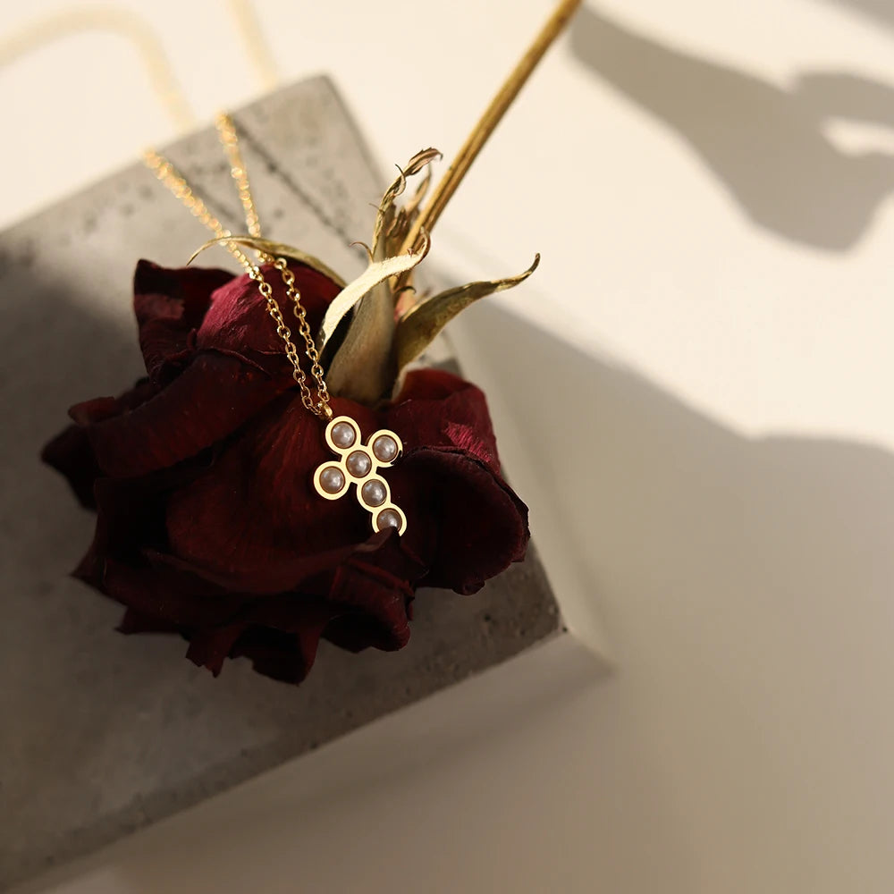 Collier Femme Moge Jewelry Small Pearl Bead Inlay 18K Gold Plated Stainless Steel Pearl Cross Necklace for Girls