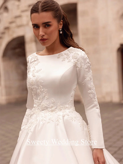 Modest Wedding Dress for Woman Bride Customized Round Neck Long Sleeves Beading Applique A Line Sweep Train Bridal Gown