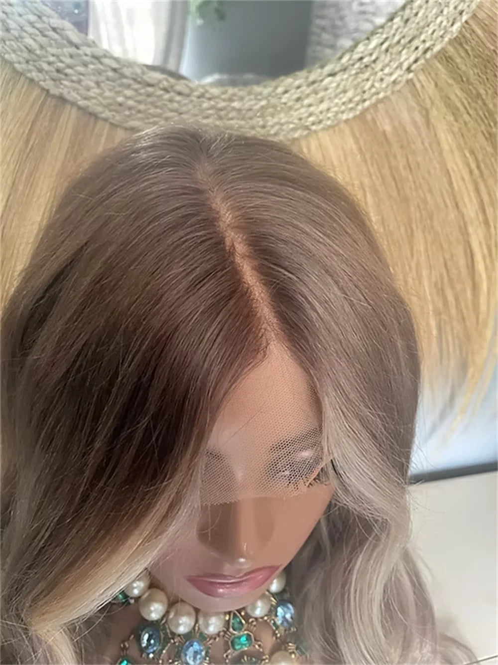 Long Blonde Wig for Women Middle Part Ombre Blonde Wavy Wigs Natural Looking Synthetic Heat Resistant Fiber Wigs for Daily Party