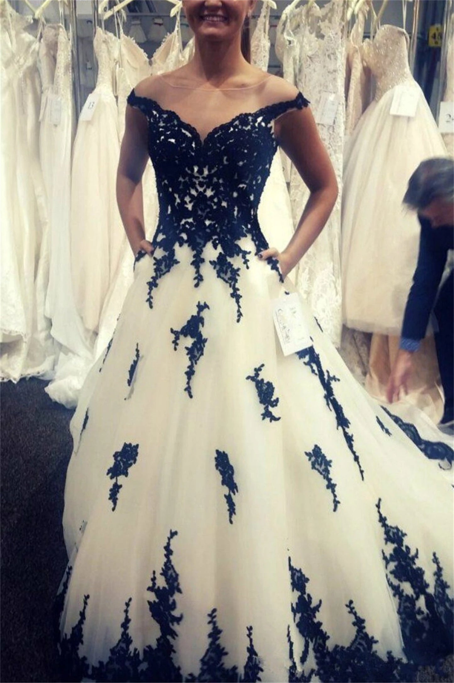 Wedding Dress Gala Dresses Woman Customized for Party Dresses for Prom Line A Black Decal White V Collar Evening Gown Luxury