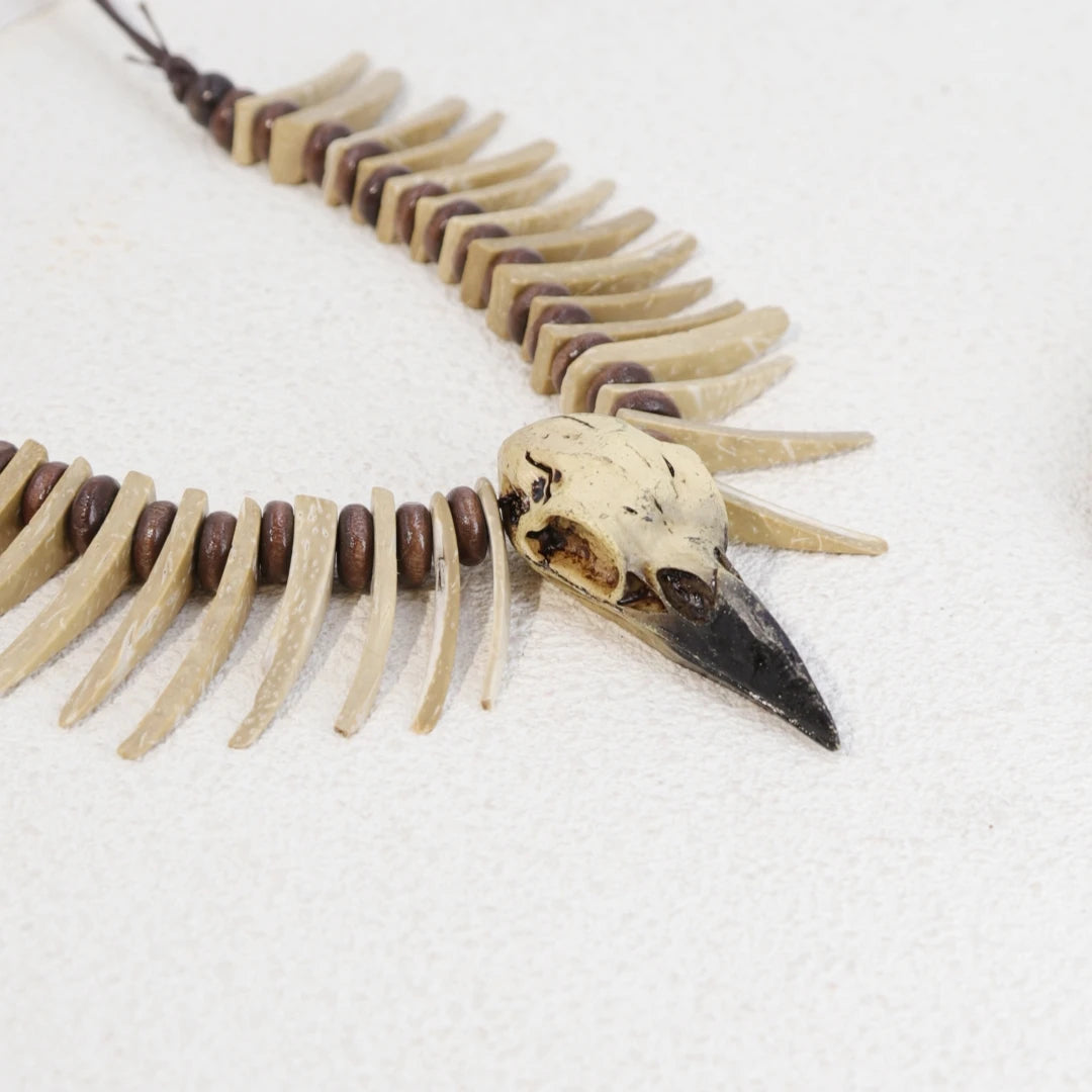 1 piece of vintage Viking crow skull coconut shell necklace - resin animal shaped irregular long teeth, Gothic style jewelry,