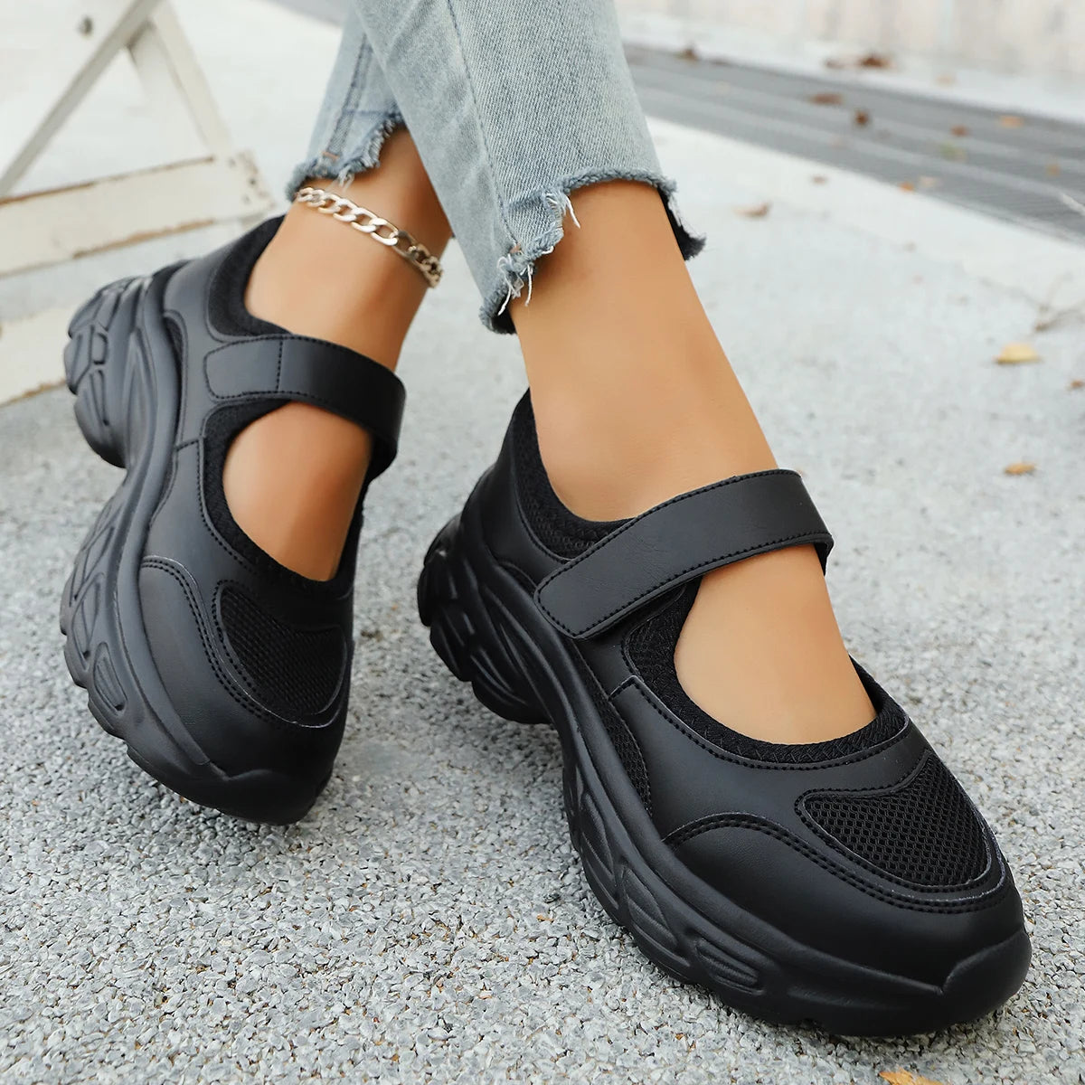 Plus Size Mesh Breathable Women's Shoes Slip-On Slip-On Shoes Women's Soft Sole Lightweight Work Shoe Buckle Strap White Sports Shoes Shallow Mouth Thick Sole Shoes 35-42