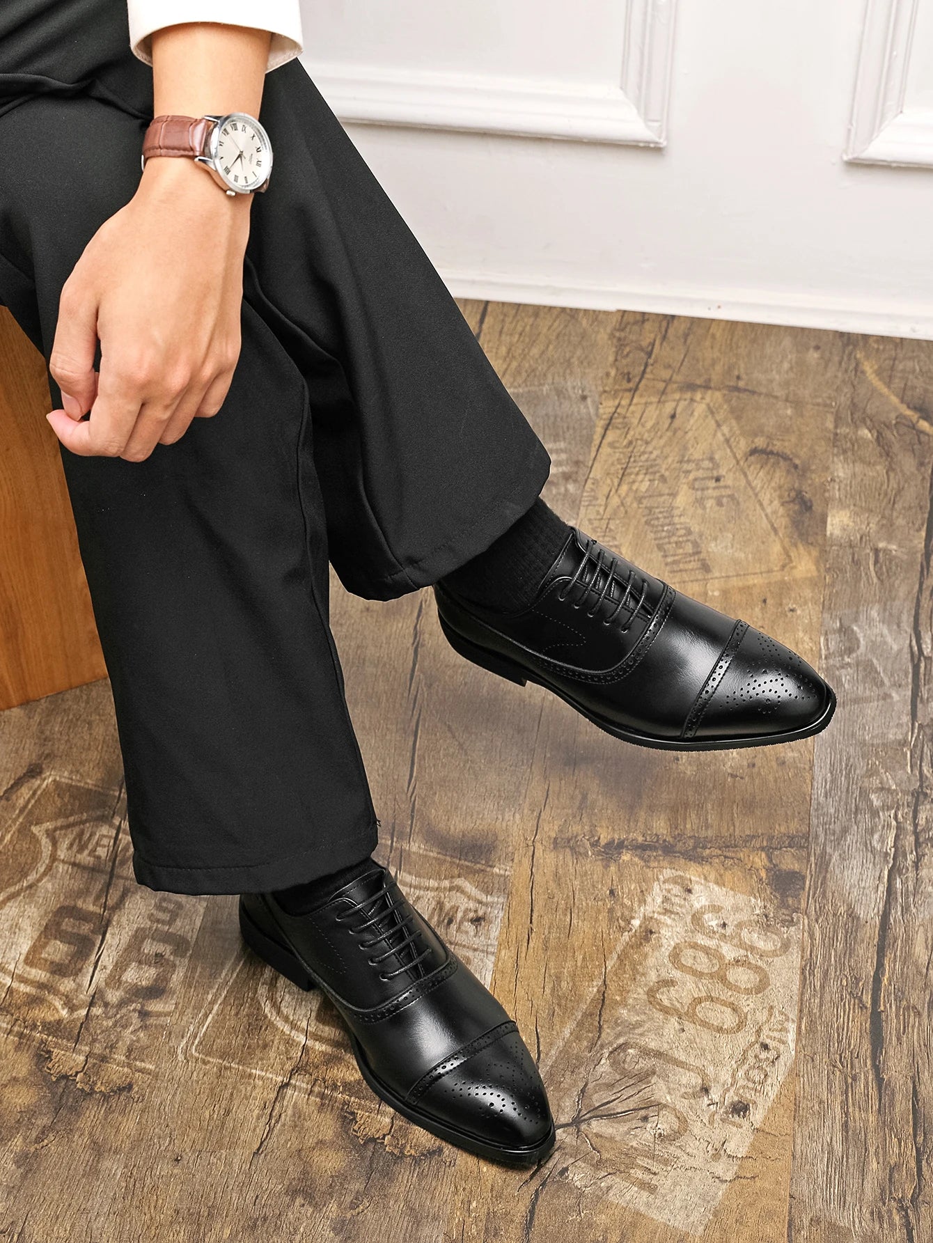 Oxfords Men Shoes Red Sole Fashion Business Casual Party Banquet Daily Retro Carved Lace-up Brogue Dress Shoes