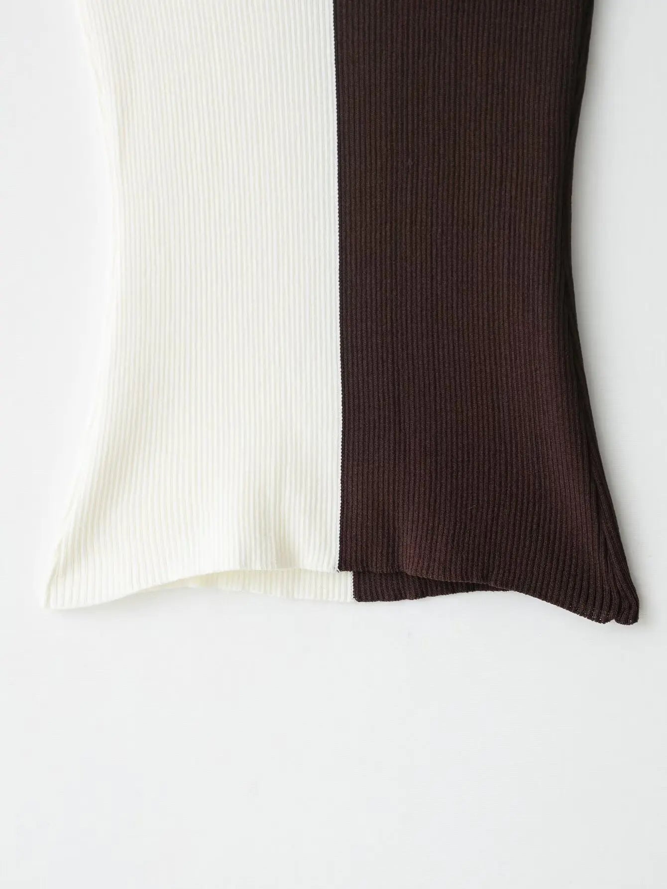 HH 2026 Women's Summer New Fashion Chic Knitted Tops Hang-Neck Collar Sleeveless Backless Female Sexy Short Tops 2 Color