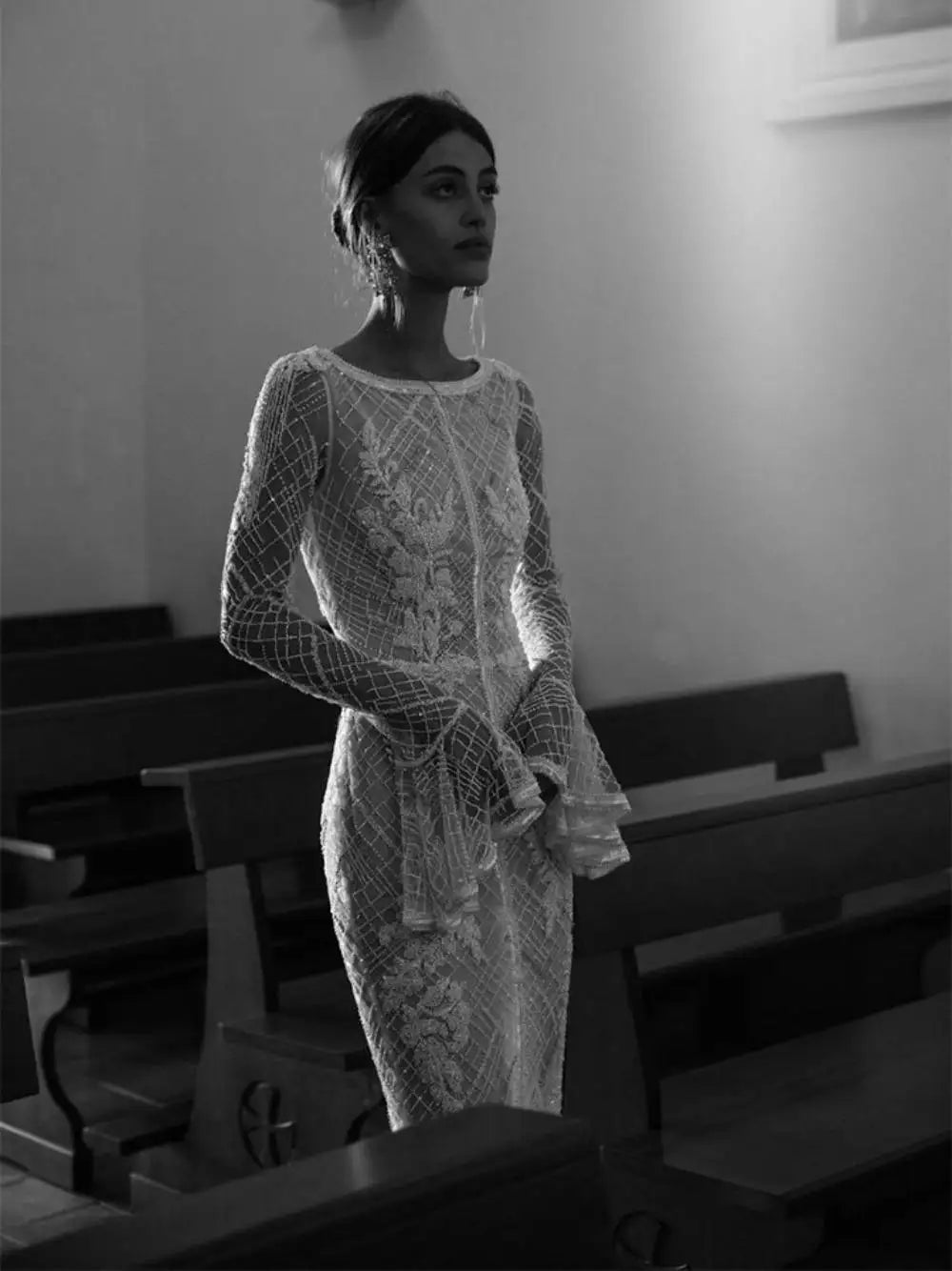 Shimmering Pearls Straight Wedding Dress Elegant Sexy Buttons Back Big Day Women Wear Customized Luxurious Church Bridal Gown