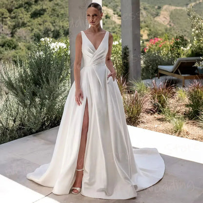 Romantic A Line Women's Wedding Dresses V Neck Sleeveless Backless Robe De Mariée Customized Bride Gowns Slit Vestido De Novia