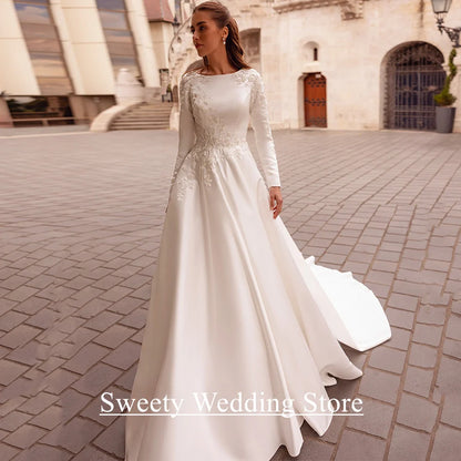 Modest Wedding Dress for Woman Bride Customized Round Neck Long Sleeves Beading Applique A Line Sweep Train Bridal Gown