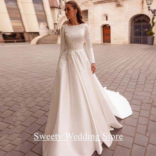 Modest Wedding Dress for Woman Bride Customized Round Neck Long Sleeves Beading Applique A Line Sweep Train Bridal Gown