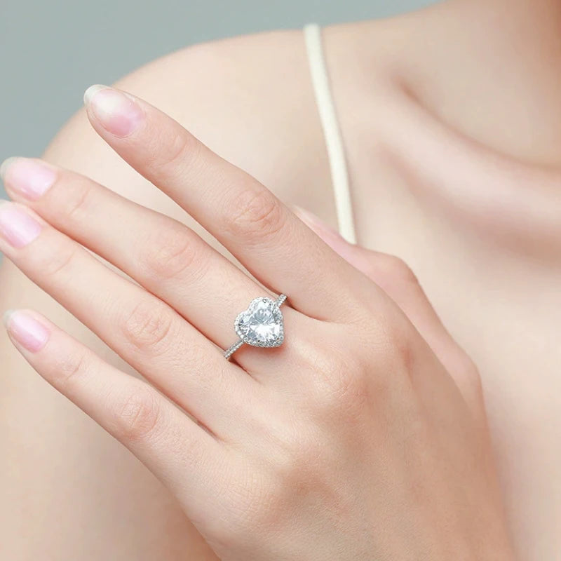 One Carat Moissanite Heart-Shaped Engagement Ring for Women, Sparkling Bridal Jewelry, Elegant Gift Timeless Love Symbo