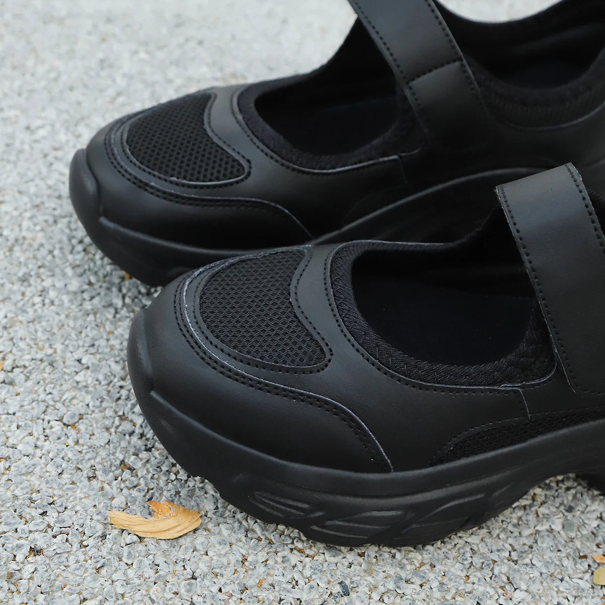 Plus Size Mesh Breathable Women's Shoes Slip-On Slip-On Shoes Women's Soft Sole Lightweight Work Shoe Buckle Strap White Sports Shoes Shallow Mouth Thick Sole Shoes 35-42