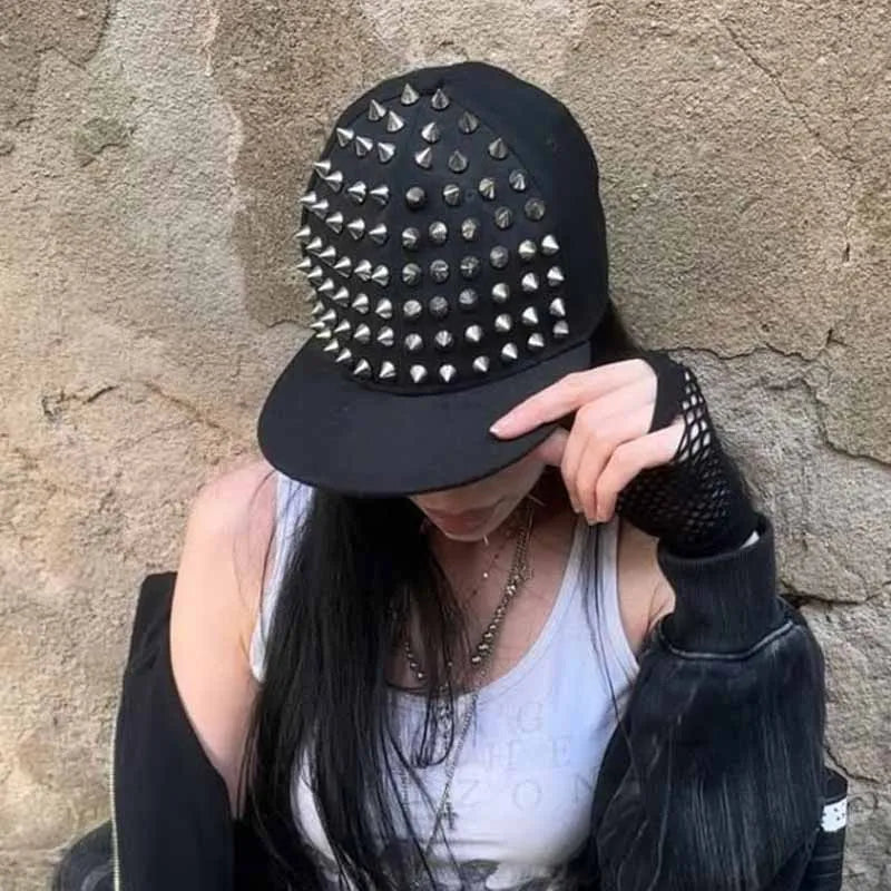 Street style rivet baseball cap for men and women,sun protection hat suitable for outdoor sports in spring and summer,adjustable