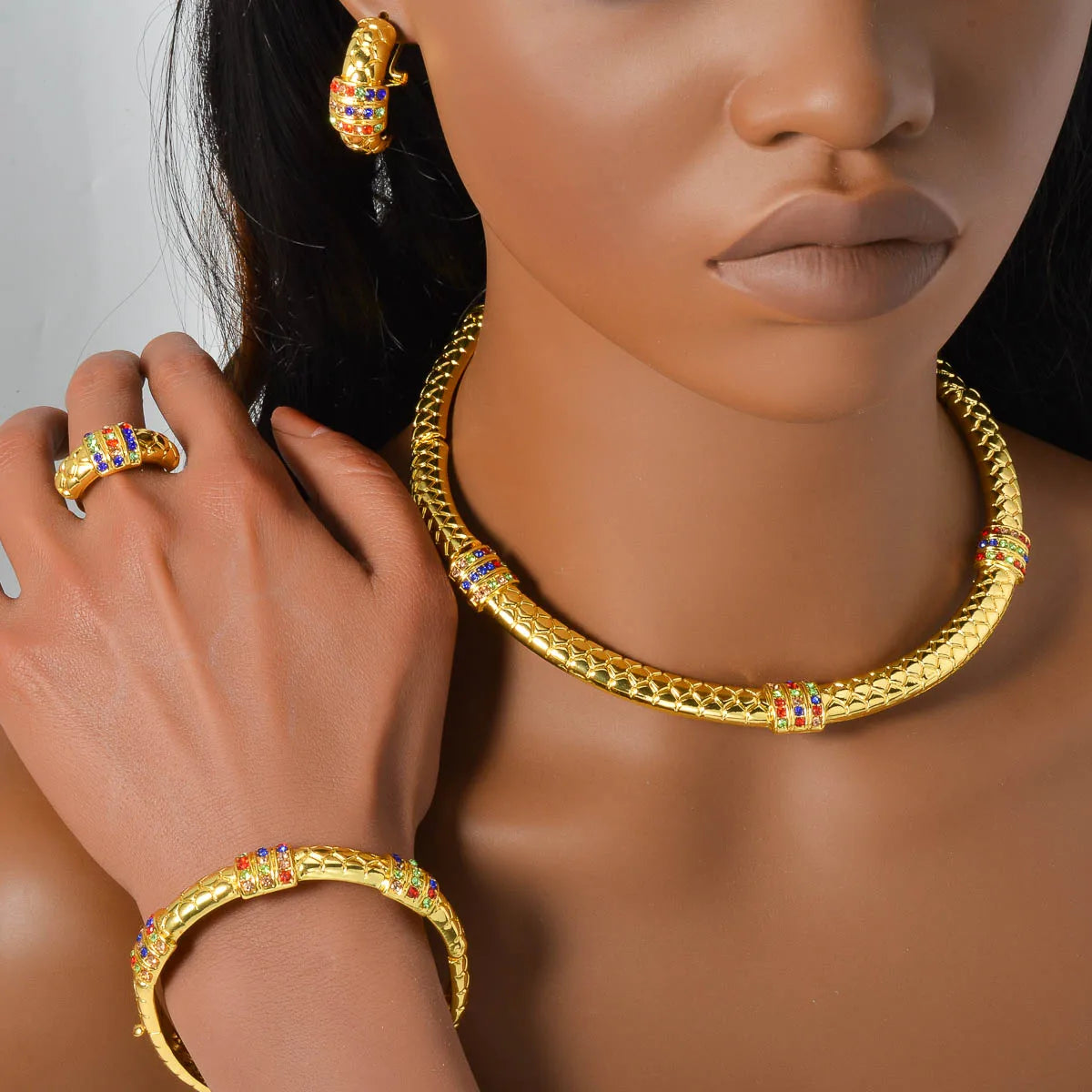 Luxury 18k Gold-Plated Women's Jewelry 4-Piece Round Necklace Bracelet Earrings Ring Gold Classic Dubai Wedding Gift