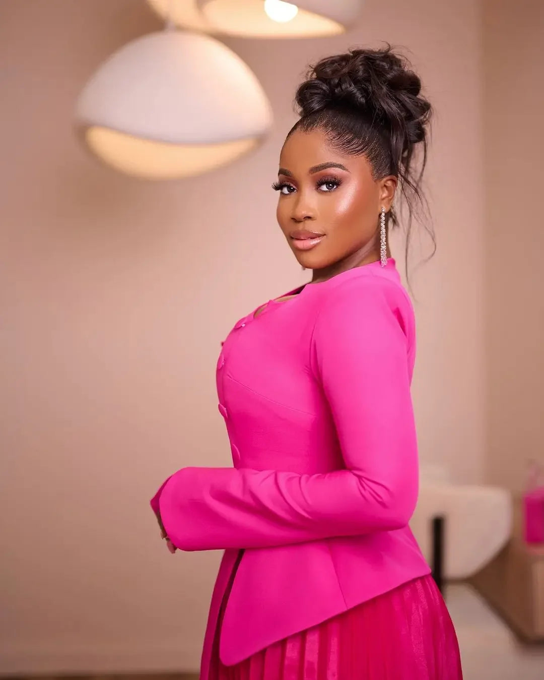 2025 Long Plus Size Peplum Pleated Women Formal Gown With Sleeves Draped Buttons Evening Dreess Elegant Fuchsia Prom Dresses