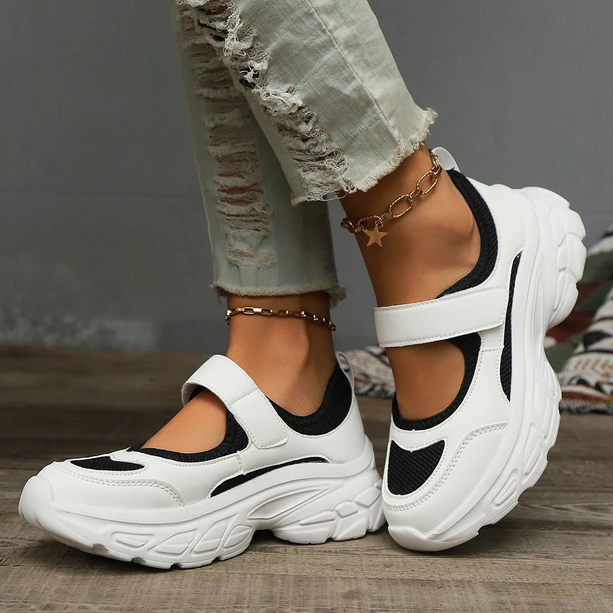 Plus Size Mesh Breathable Women's Shoes Slip-On Slip-On Shoes Women's Soft Sole Lightweight Work Shoe Buckle Strap White Sports Shoes Shallow Mouth Thick Sole Shoes 35-42