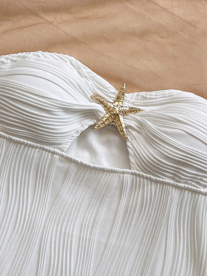 A sexy, pure and sensual, slimming, strapless and body-hugging dress