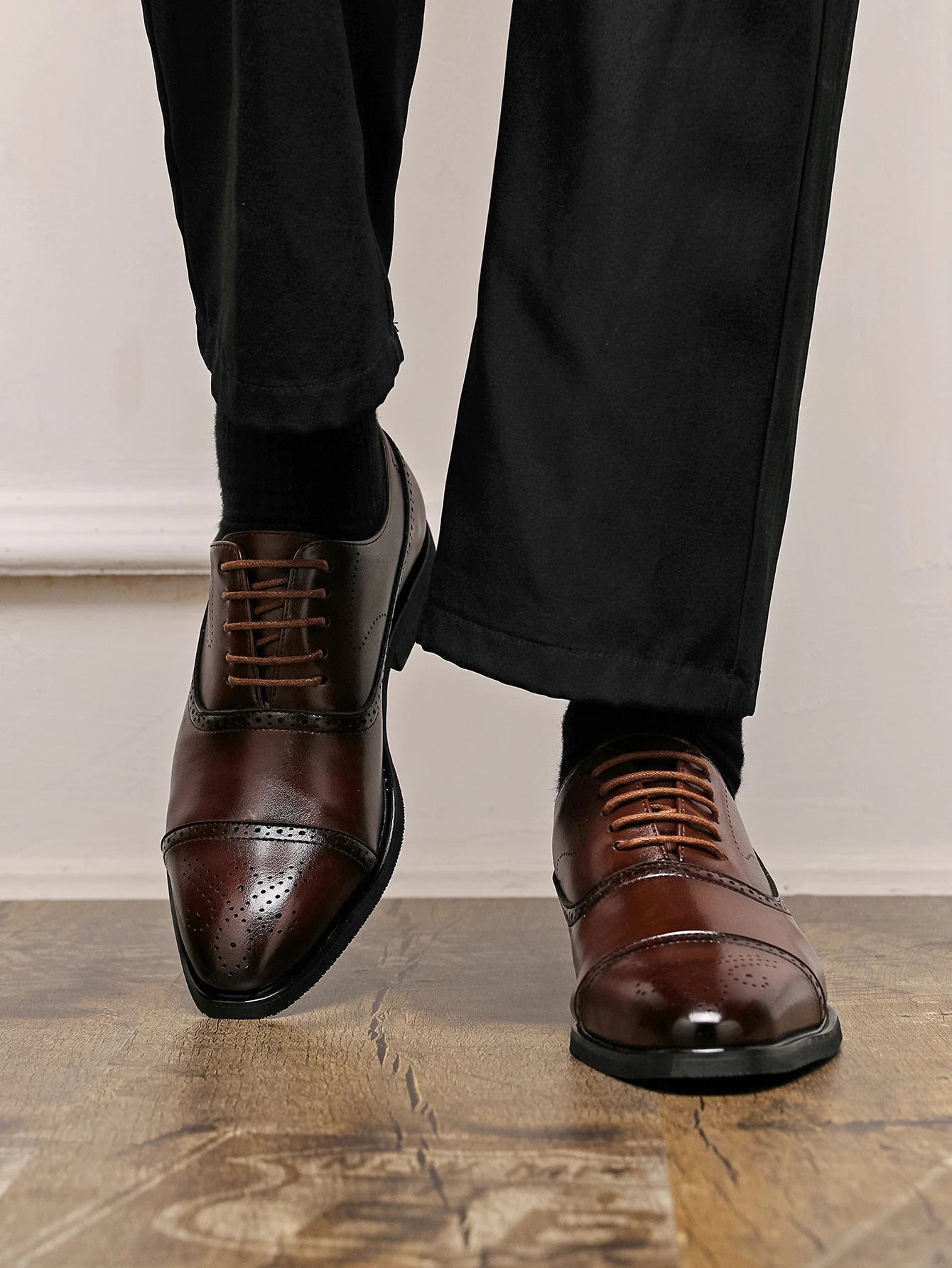 Oxfords Men Shoes Red Sole Fashion Business Casual Party Banquet Daily Retro Carved Lace-up Brogue Dress Shoes