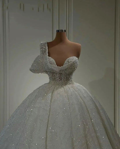 Customized One Shoulder Heavy Pearls Beads Ballgown Wedding Dresses Robe De Mariée Princess Fluffy Sparkle Sequins Bridal Gown