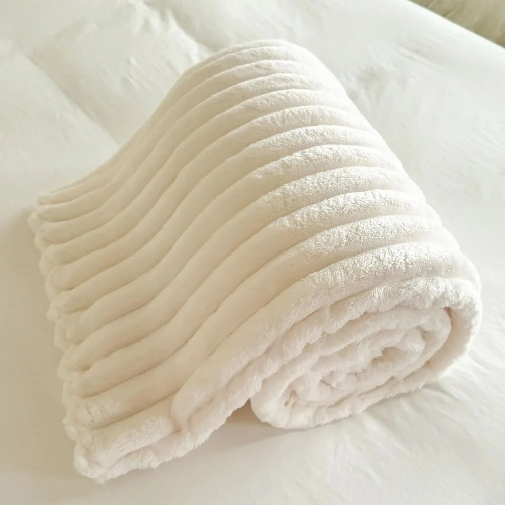 Thickened Material Suitable for Bedroom 1 Piece of Plush Blanket with Wide Terms, Solid Color Multifunctional Flannel Blanket