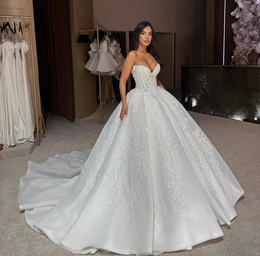 Customized Luxury Wedding dress, Sweetheart collar, Sleeveless puffy skirt, Retro ladies' Wedding dress. amanda novias 2026