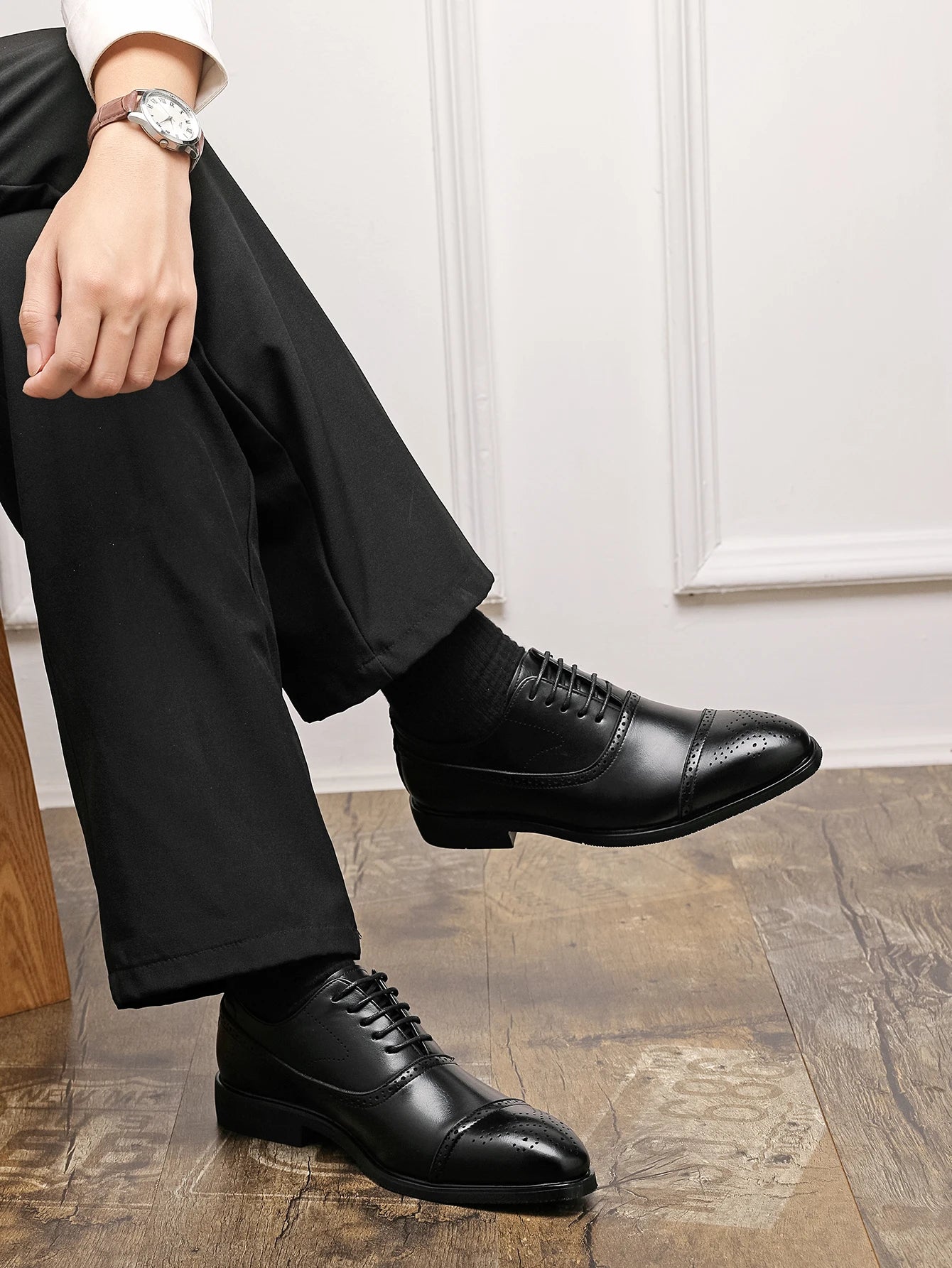 Oxfords Men Shoes Red Sole Fashion Business Casual Party Banquet Daily Retro Carved Lace-up Brogue Dress Shoes