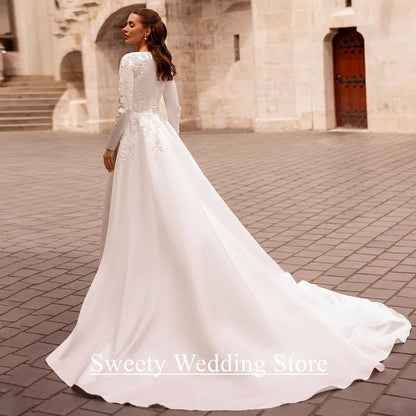 Modest Wedding Dress for Woman Bride Customized Round Neck Long Sleeves Beading Applique A Line Sweep Train Bridal Gown