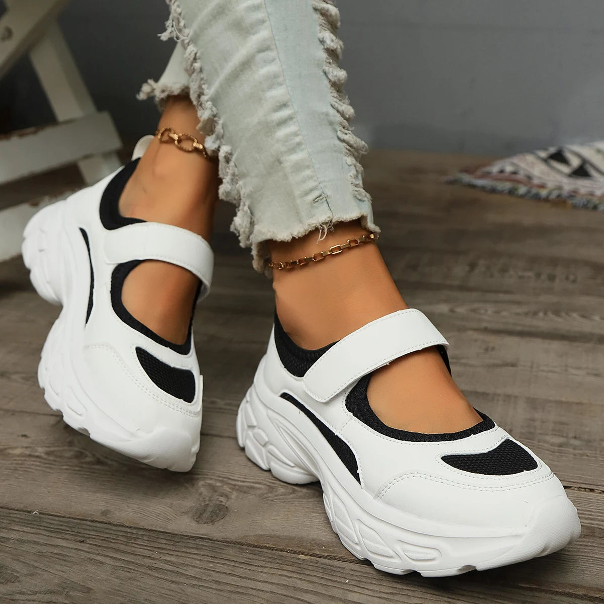 Plus Size Mesh Breathable Women's Shoes Slip-On Slip-On Shoes Women's Soft Sole Lightweight Work Shoe Buckle Strap White Sports Shoes Shallow Mouth Thick Sole Shoes 35-42