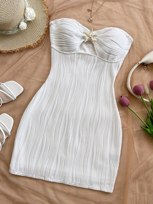 A sexy, pure and sensual, slimming, strapless and body-hugging dress