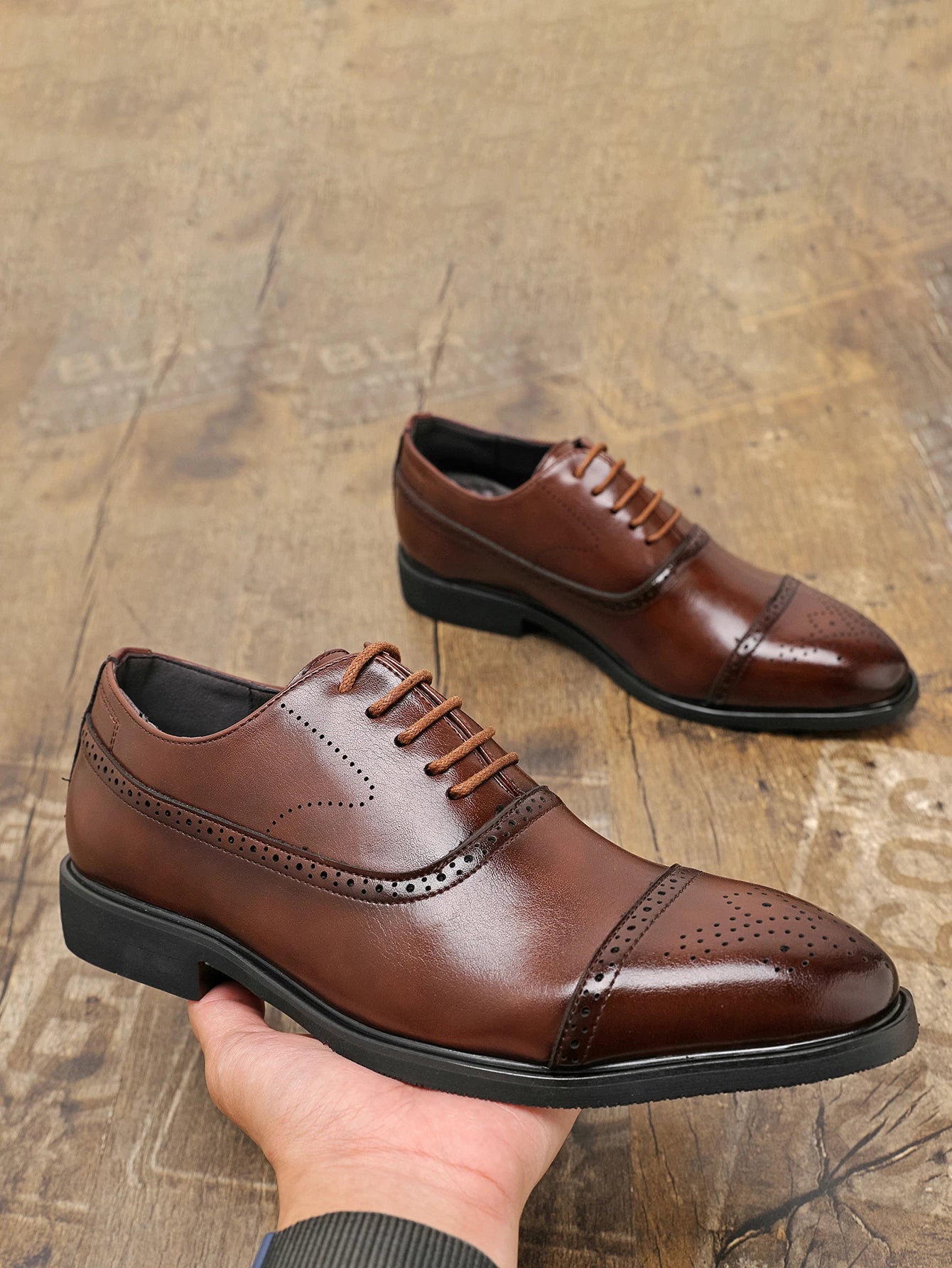 Oxfords Men Shoes Red Sole Fashion Business Casual Party Banquet Daily Retro Carved Lace-up Brogue Dress Shoes