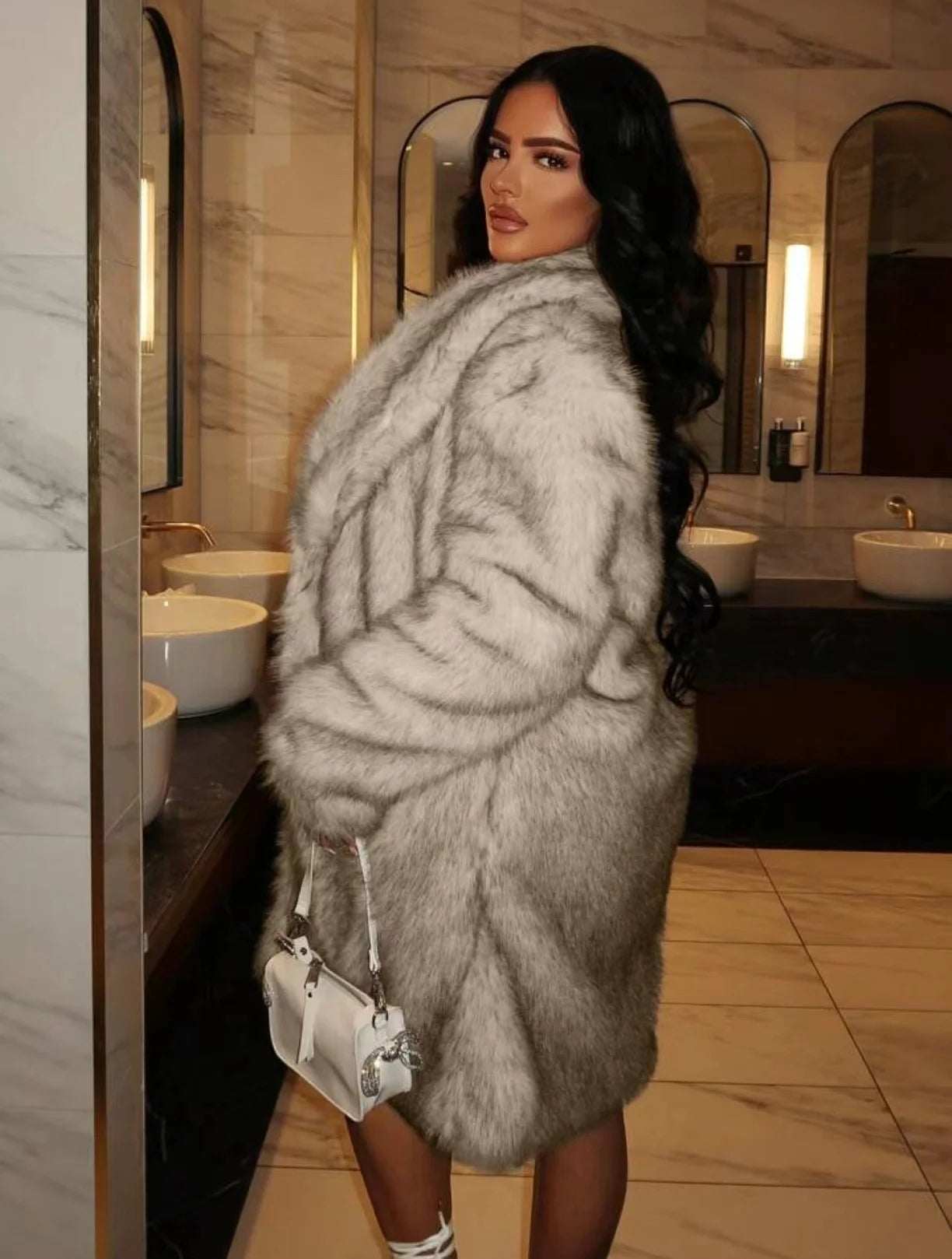 Popular faux fur women's coat jacket in autumn and winter warm and loose women's faux fur medium jacket