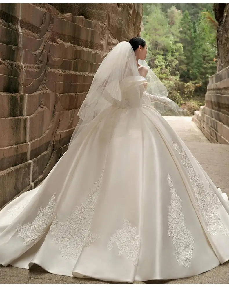 Satin Light Wedding Dress French Strapless Sleeveless Main Yarn High-end Heavy-duty Plus Size Outdoor Yarn For Brides Customized