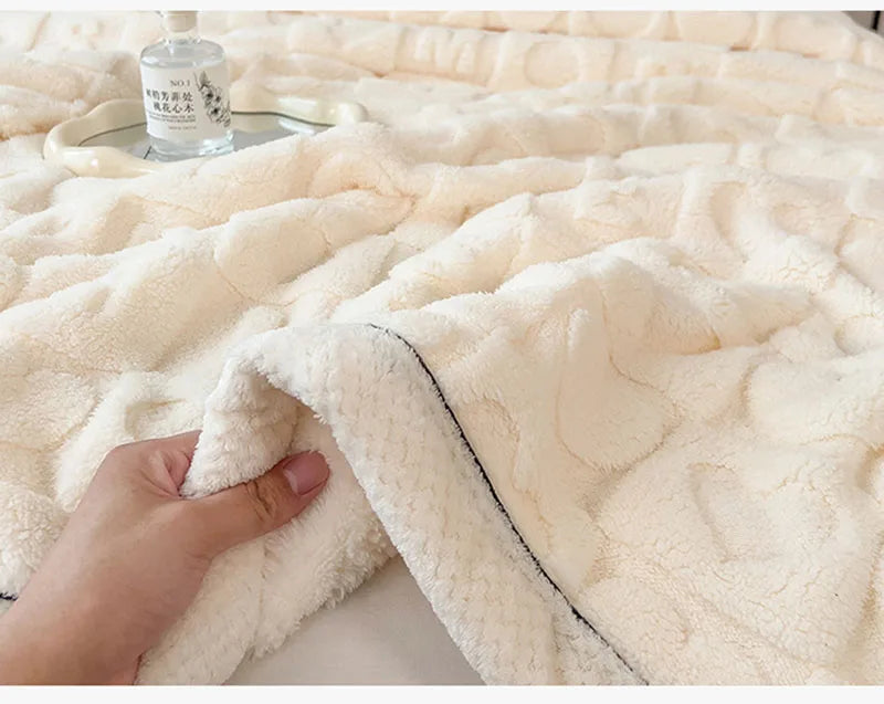 Solid Color Taffeta Velvet Carved Blanket Thick Double-Sided Plush Multifunctional Blanket Office Nap Quilt for All Seasons