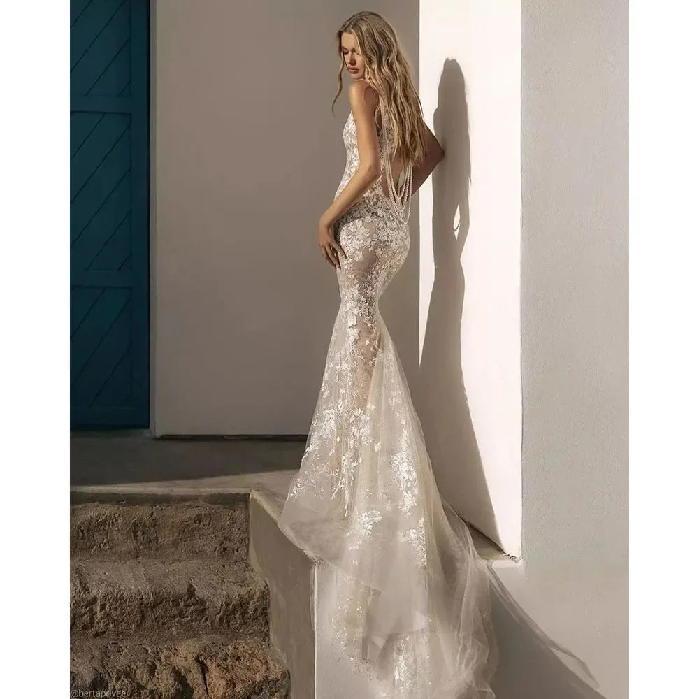 Fashion Wedding Dresses Lace Appliques V-Neck Beads Pearls Bride Gowns Mermaid Custom Made Sweep Train Beach Vestidos De Novia