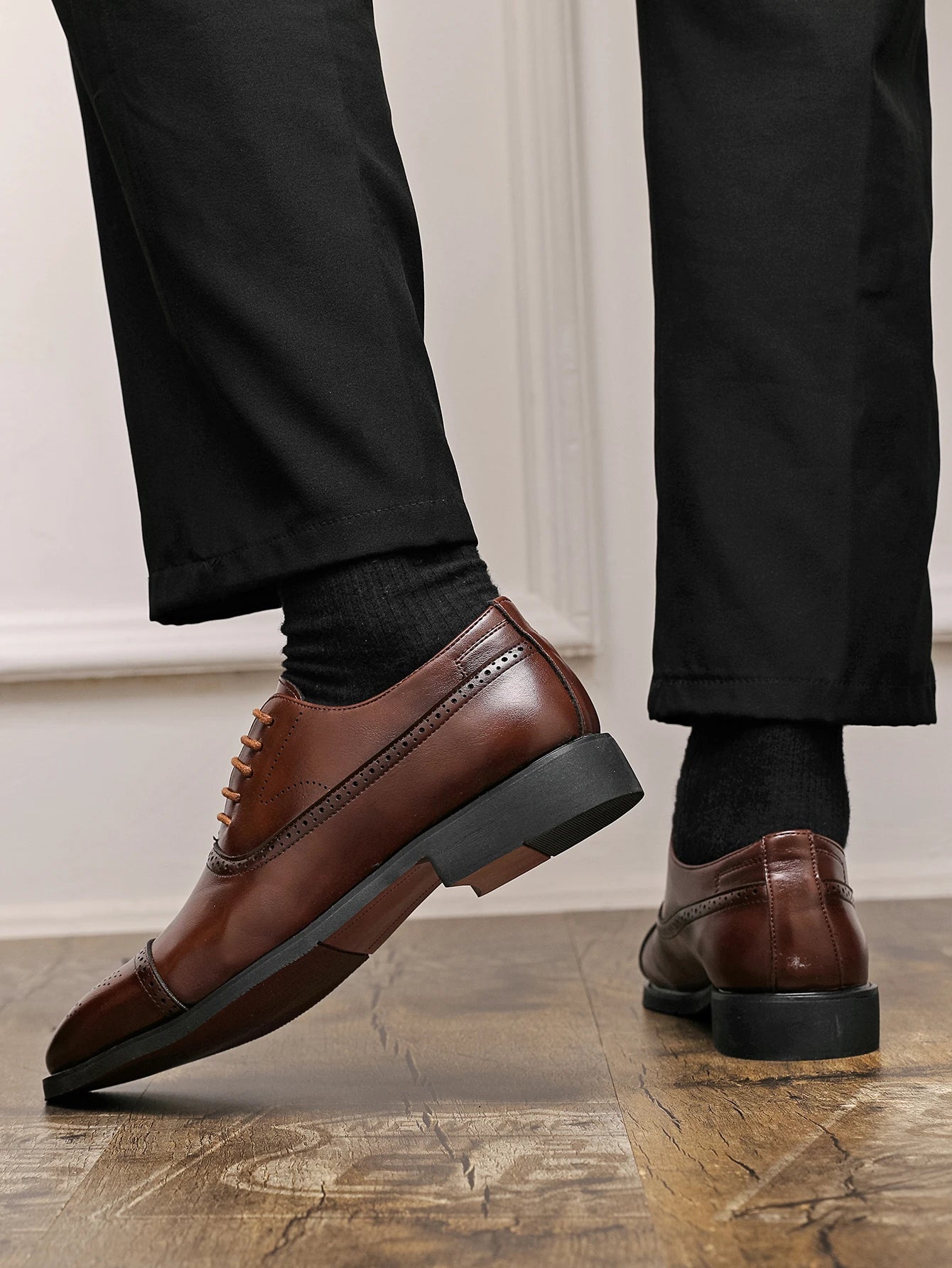 Oxfords Men Shoes Red Sole Fashion Business Casual Party Banquet Daily Retro Carved Lace-up Brogue Dress Shoes