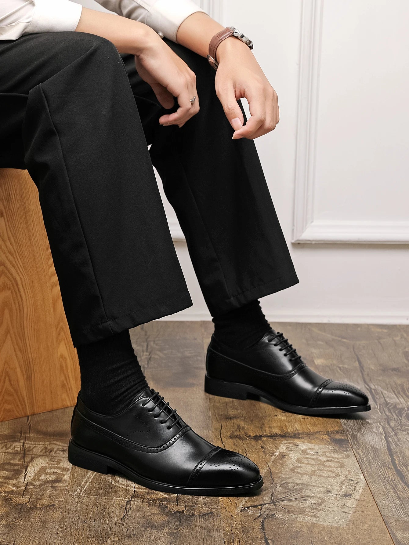 Oxfords Men Shoes Red Sole Fashion Business Casual Party Banquet Daily Retro Carved Lace-up Brogue Dress Shoes