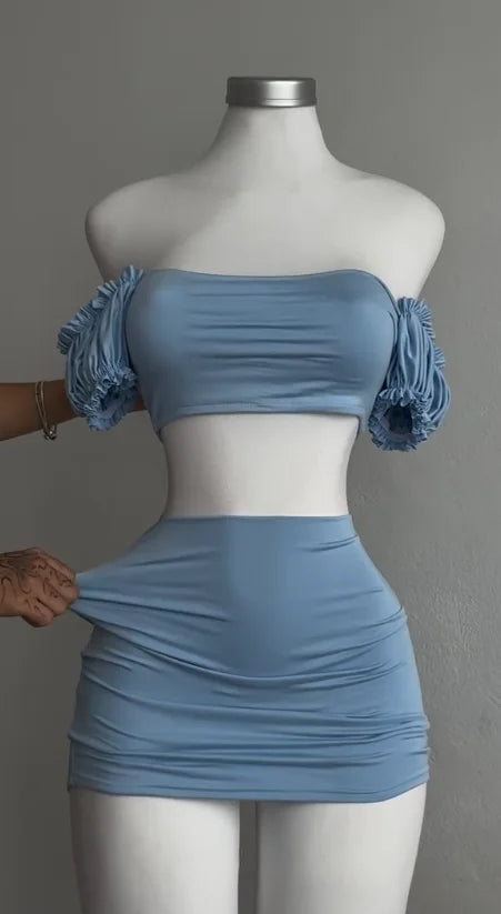 A sexy and fashionable two-piece short skirt with hollowed-out pleated puffed sleeves that wraps the hips