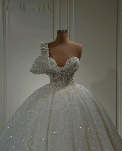 Customized One Shoulder Heavy Pearls Beads Ballgown Wedding Dresses Robe De Mariée Princess Fluffy Sparkle Sequins Bridal Gown