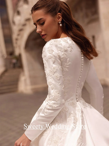 Modest Wedding Dress for Woman Bride Customized Round Neck Long Sleeves Beading Applique A Line Sweep Train Bridal Gown