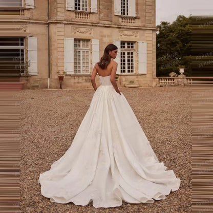 Luxury Wedding Dresses A Line Woman's Elegant Appliques Sleeveless Strapless Bride Gowns TULLE Customized 2025 Vestidos De Novia