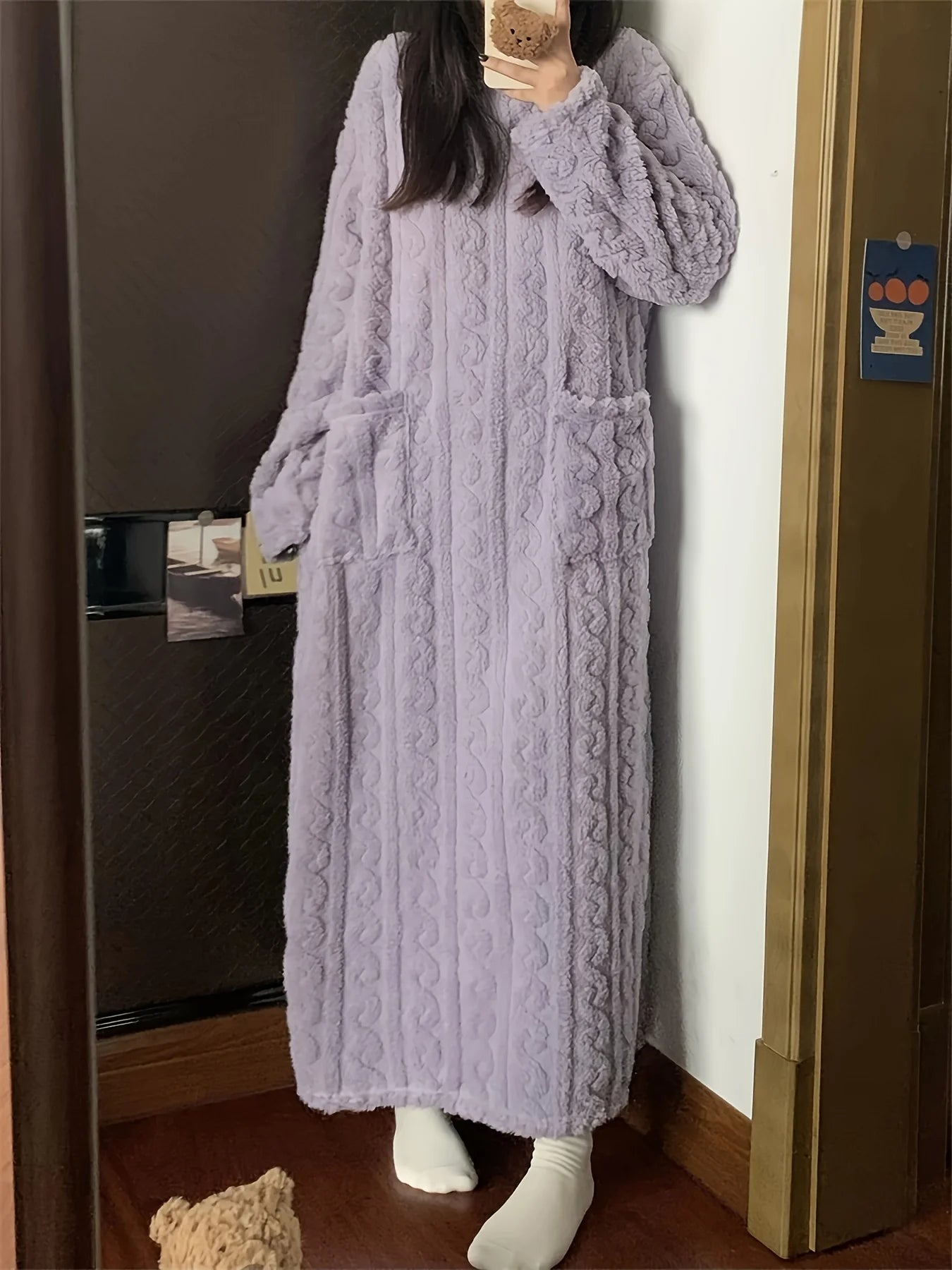 Comfortable solid-colored velvet jacquard home dress, warm and thick long-sleeved round-neck loose home garment