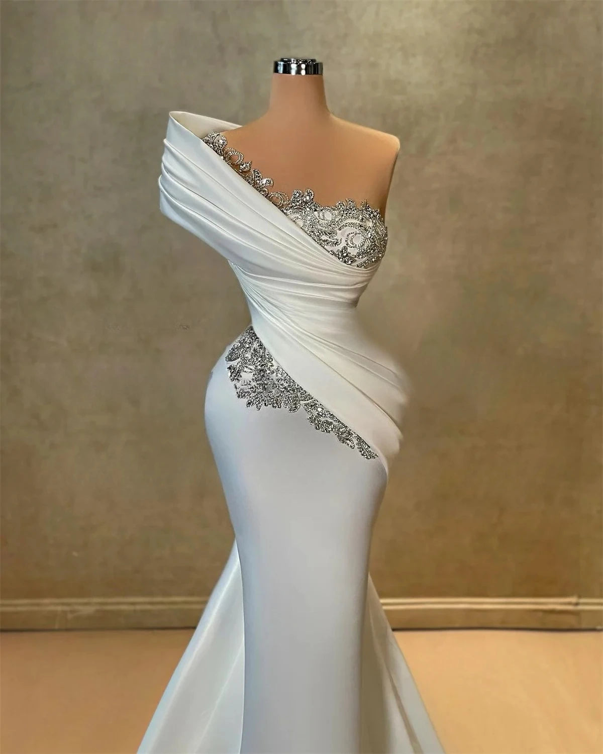 High Quality Elegant Celebrity Dresses One-Shoulder Diamond Sleeveless Trumpet Satin Pleat Engagement Robes De Soiree Customized