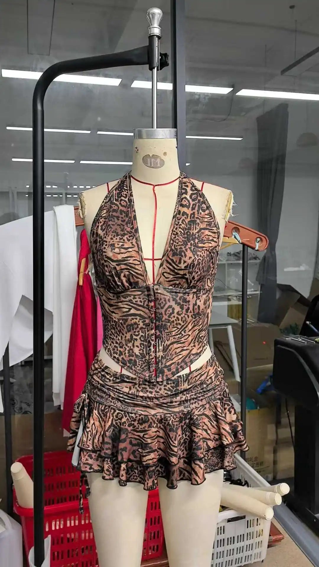 New Women's Skirt Set Neck Hanging Sexy Spicy Girl Low Waist Leopard Print Backless Vest Deep V Popular Street Suit 2025 &2026