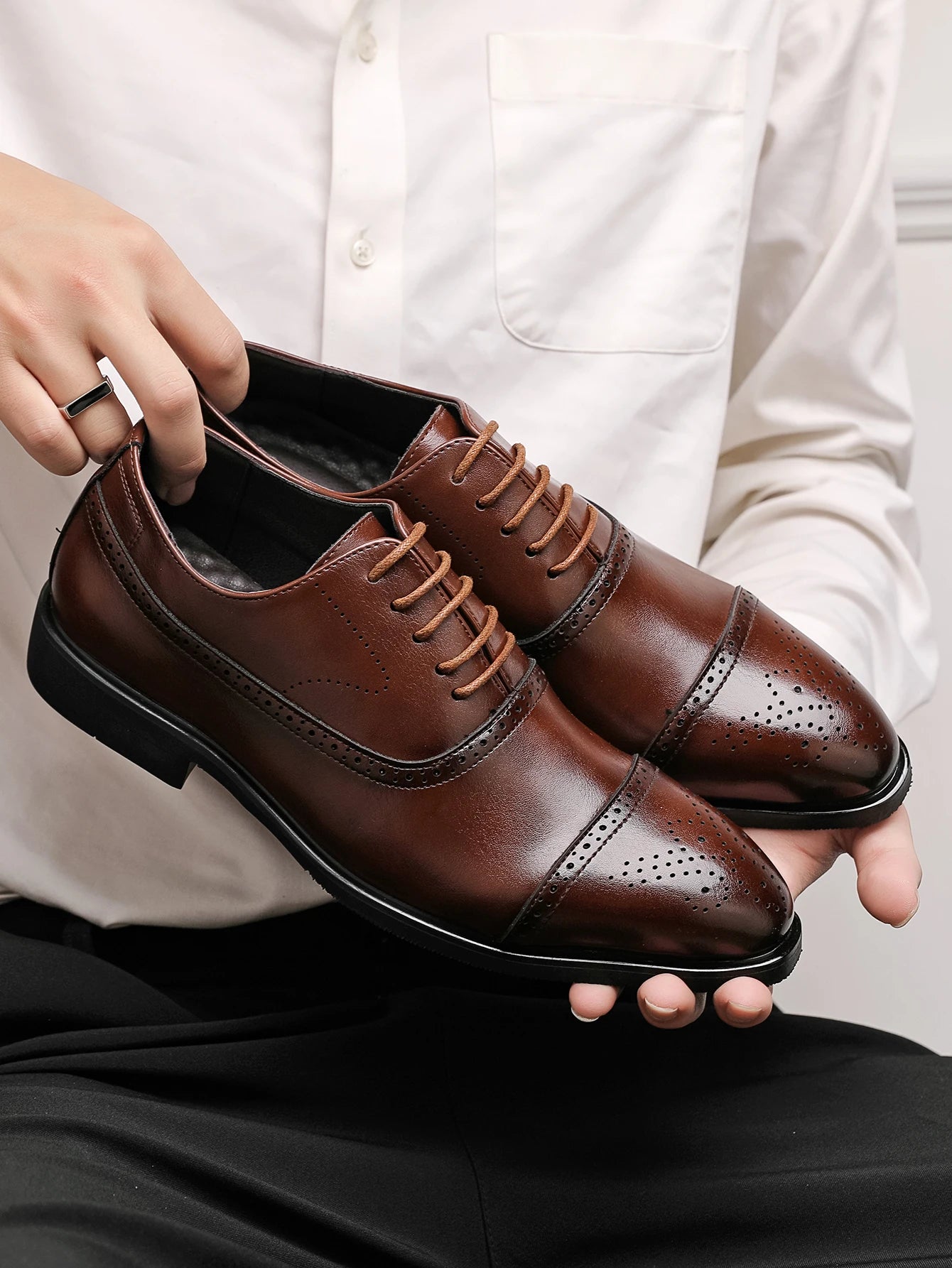 Oxfords Men Shoes Red Sole Fashion Business Casual Party Banquet Daily Retro Carved Lace-up Brogue Dress Shoes