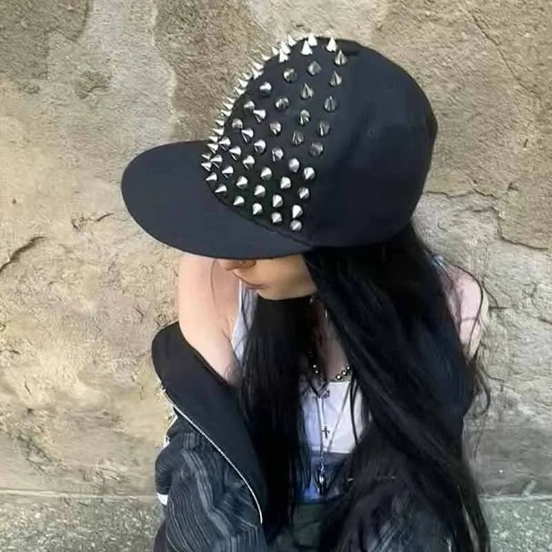 Street style rivet baseball cap for men and women,sun protection hat suitable for outdoor sports in spring and summer,adjustable