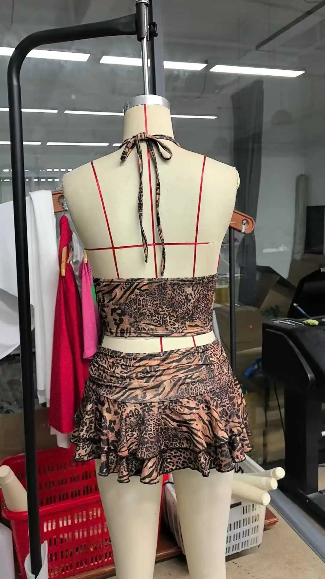 New Women's Skirt Set Neck Hanging Sexy Spicy Girl Low Waist Leopard Print Backless Vest Deep V Popular Street Suit 2025 &2026