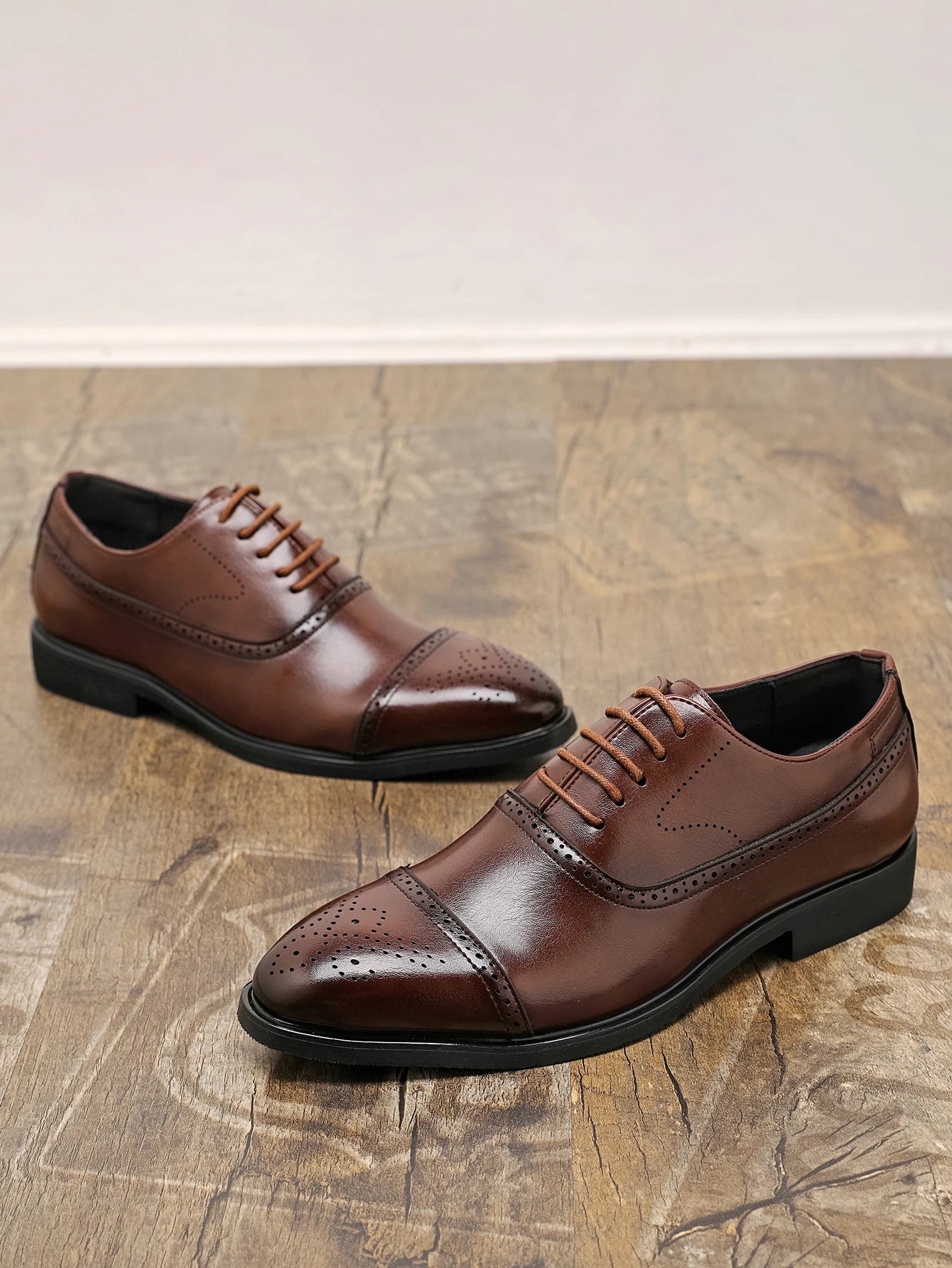 Oxfords Men Shoes Red Sole Fashion Business Casual Party Banquet Daily Retro Carved Lace-up Brogue Dress Shoes