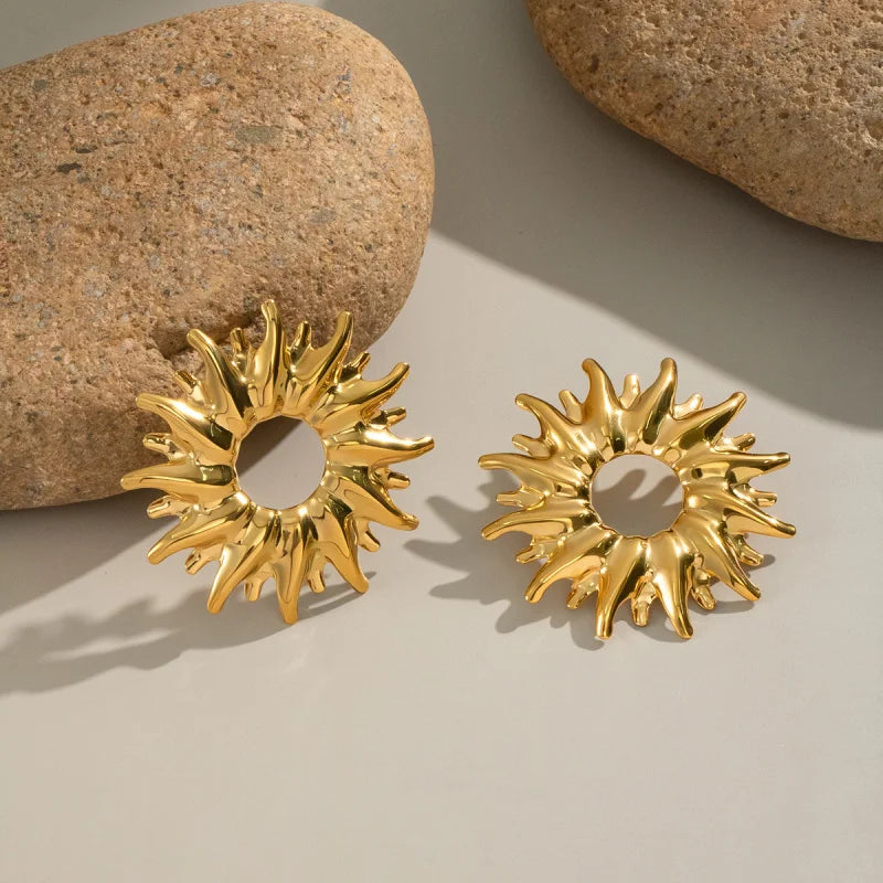 Exaggerated Stainless Steel Hollow Sun Stud Earrings18KGold-plated Elegant Charm Earrings for Women